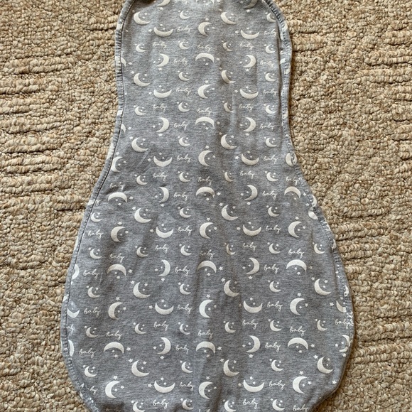 Woombie swaddle - original - 5 to 13 lb; 0-3 month - Picture 4 of 4